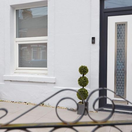 Outstanding Modernised 3/4 Double Bedroomed House ليتلهامبتون المظهر الخارجي الصورة