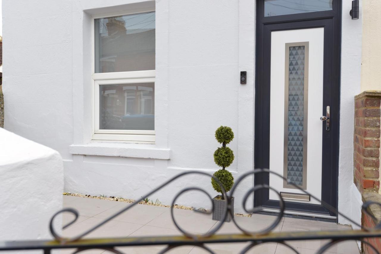 Outstanding Modernised 3/4 Double Bedroomed House ليتلهامبتون المظهر الخارجي الصورة